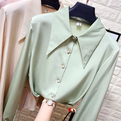 Blusa de Gasa con Botones de Perla y Cuello Puntiagudo - Image 17