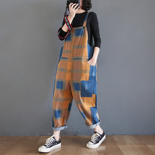 Overol Denim a Cuadros con Estampado Literario Vintage - Image 4
