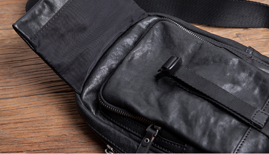 Bolso Pecho Cuero Genuino para Hombre - Diseño Moderno y Funcional - Image 14