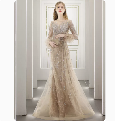 Vestido de Noche Largo Elegante con Incrustaciones de Diamantes y Detalles Joyero - Image 9