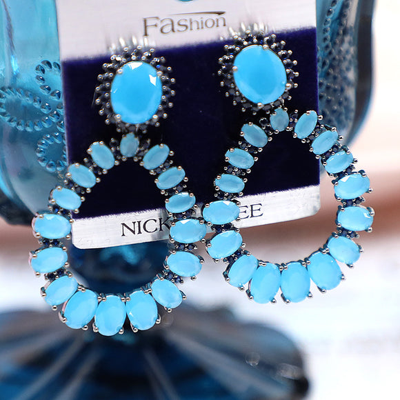 Aretes de Cristal Ovalados con Incrustaciones de Circonio y Diamante