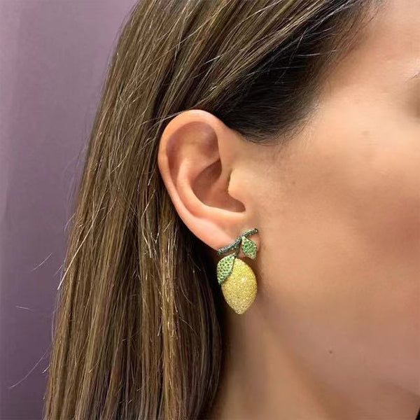 Aretes de Circonita Forma Mango en Oro Cepillado
