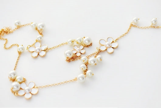 Cadena para Suéter con Flor de Cinco Pétalos y Perla - Image 9