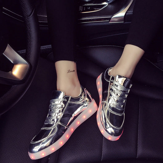 Zapatillas Deportivas LED con Carga USB y Efecto Fluorescente - Image 2