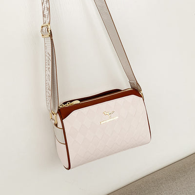 Bolsa Mensajera de Cuero con Detalles en Relieve - Elegancia Minimalista - Image 7