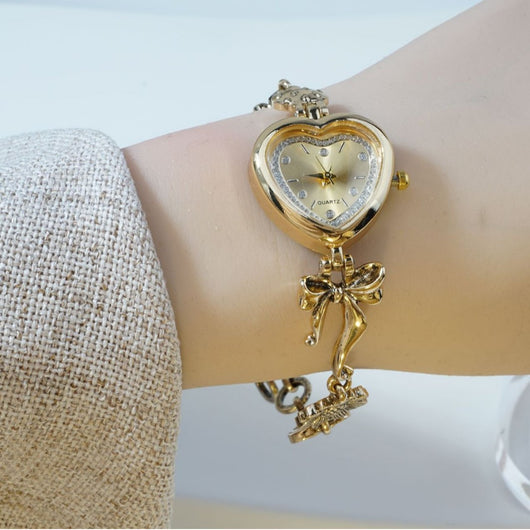 Reloj Pulsera Retro en Forma de Corazón con Diseño de Lazo Dorado y Flores - Image 2