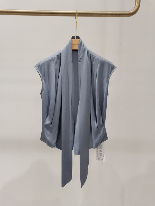Blusa de Seda con Escote V y Cintura Ajustable - Diseño Tricolor