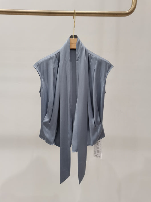 Blusa de Seda con Escote V y Cintura Ajustable - Diseño Tricolor