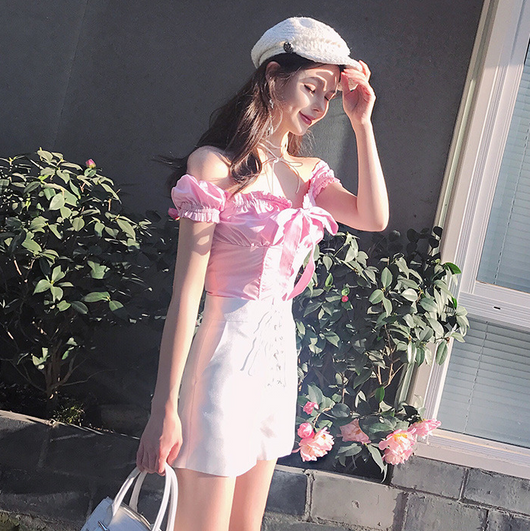 Blusa Elegante con Lazo y Hombros Descubiertos - Image 4