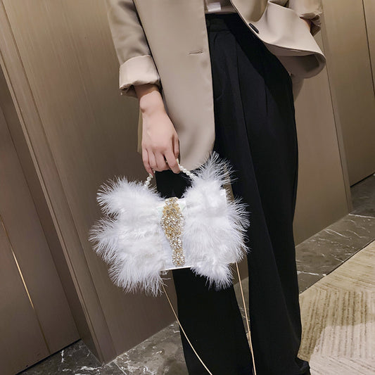 Bolso de Noche Elegante con Cadena de Perlas y Diamantes