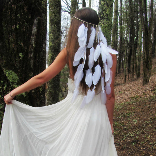 Tocado Nupcial Bohemio con Plumas Blancas F98 para Novia