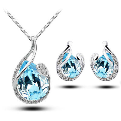 Conjunto de Collar y Aretes de Strass Brillante