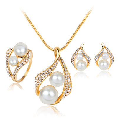 Set de 3 Piezas: Aretes, Collar y Anillo con Perlas - Image 3