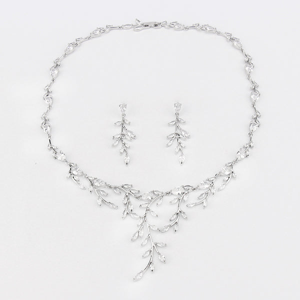 Collar Minimalista con Rama y Circonita - Diseño Europeo y Americano - Image 3