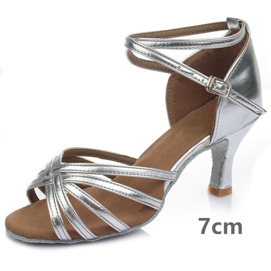 Zapatos de Satén para Baile Latino en Interiores - Image 8