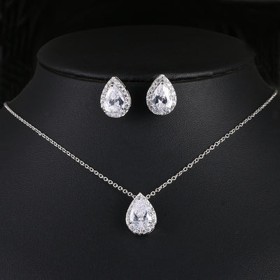 Collar y Aretes de Gemas en Forma de Gota de Agua - Image 10