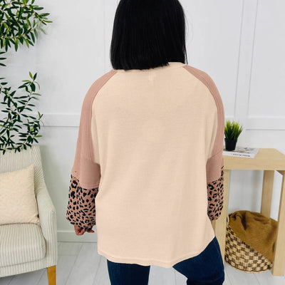 Blusa Estampado Leopardo Manga Larga con Tirantes de Diseñador - Image 4