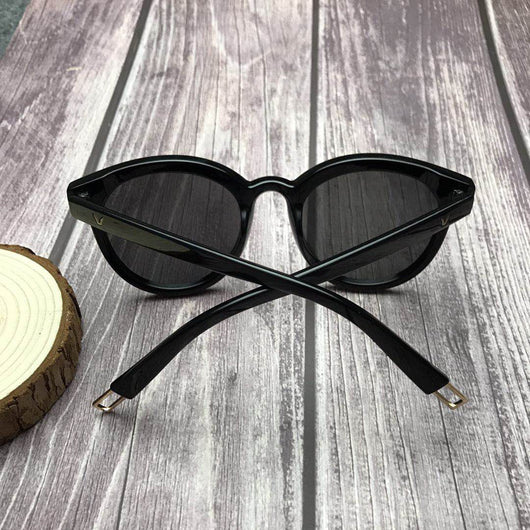 Gafas de Sol Modernas en Plástico - Image 4