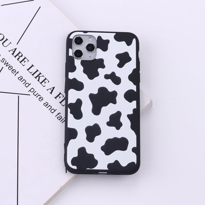 Funda Protectora Celular con Diseño de Manchas de Vaca - Image 3