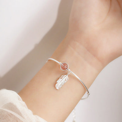 Pulsera Colgante de Pluma y Fresa - Image 16