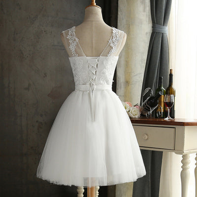 Vestido de Dama de Honor Blanco con Espalda Abierta y Cordones - Image 2