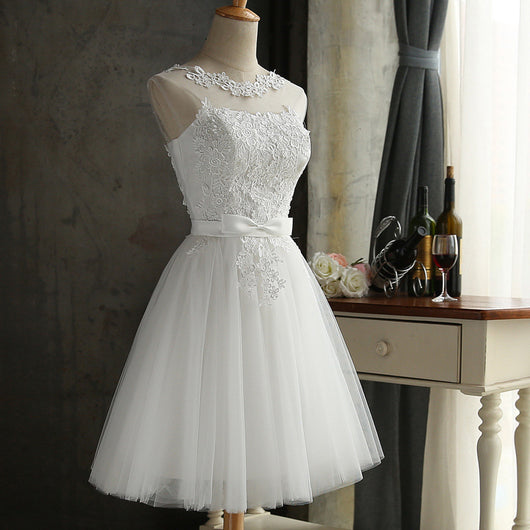 Vestido de Dama de Honor Blanco con Espalda Abierta y Cordones - Image 5