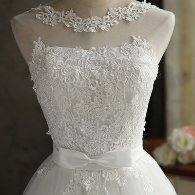 Vestido de Dama de Honor Blanco con Espalda Abierta y Cordones - Image 4