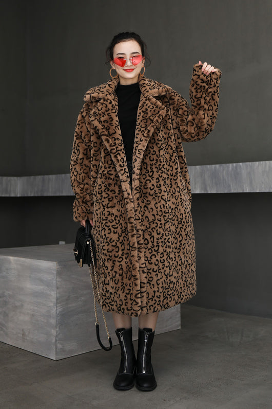 Abrigo de Piel Oversized con Cuello de Solapa y Estampado Leopardo