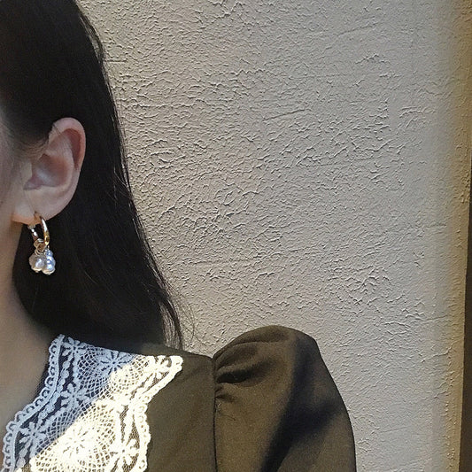 Pendientes Elegantes de Perla y Borla - Image 2