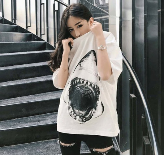 Camiseta Personalizada con Estampado de Tiburón - Image 3