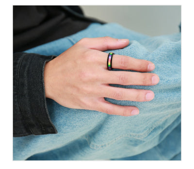 Anillo de Acero Titanio Negro con Seis Colores Pride - Image 12