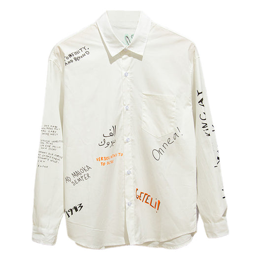 Playera Blanca Hombre Estilo Hong Kong con Estampado Graffiti - Image 5