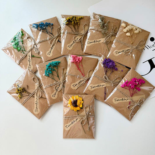 Tarjeta de Agradecimiento con Flores Secas y Cielo Estrellado - Image 2