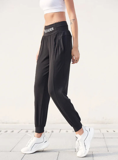Pantalones deportivos con cintura ajustable y lettering - Image 15