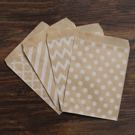 Bolsa de Papel Kraft con Diseño de Trébol de Cuatro Hojas y Onda de Puntos - Image 2