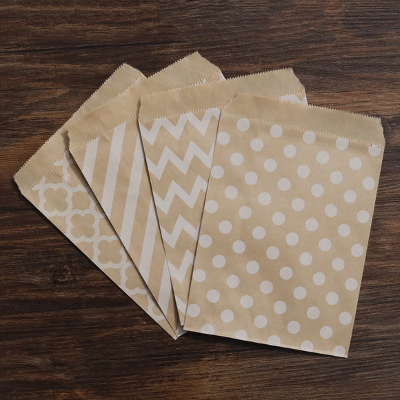 Bolsa de Papel Kraft con Diseño de Trébol de Cuatro Hojas y Onda de Puntos