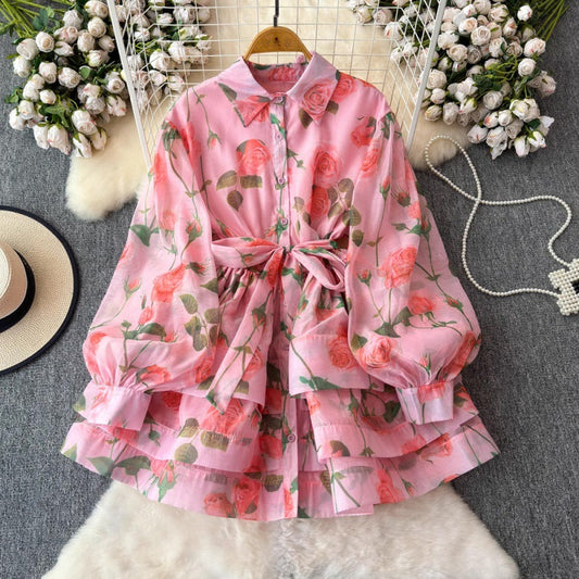 Jumpsuit Elegante con Cintura Ajustable, Volantes Escalonados y Detalles de Encaje Retro