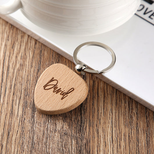 Llavero Personalizado de Madera con Grabado de Nombre - Image 2