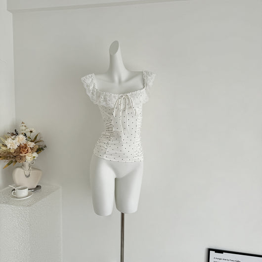 Blusa Crop Ajustada con Volantes, Encaje y Lunares - Manga Casquete - Image 14