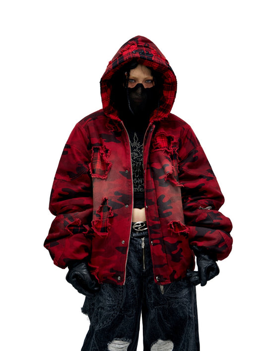 Chaqueta Roja de Algodón Desgarrado con Capucha y Cuadros Perforados - Image 3