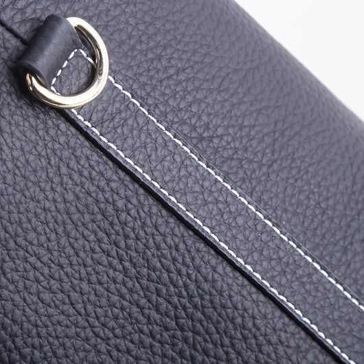 Bolso Cubo Retro de Cuero Genuino con Patrón Grabado y Cordón Ajustable - Image 22
