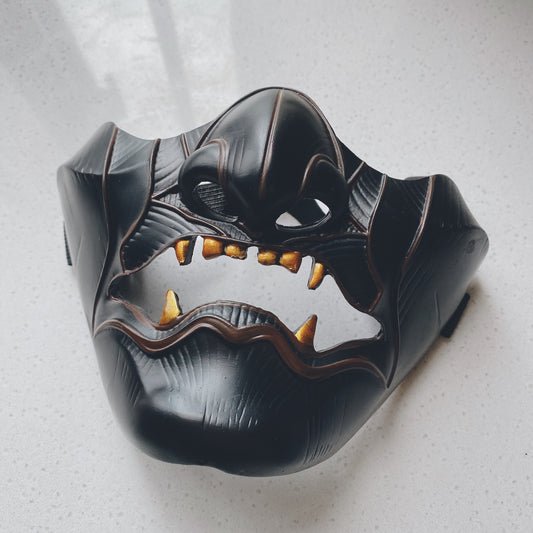 Máscara de Cosplay de Moldeo Único en Resina con Diseño Cóncavo