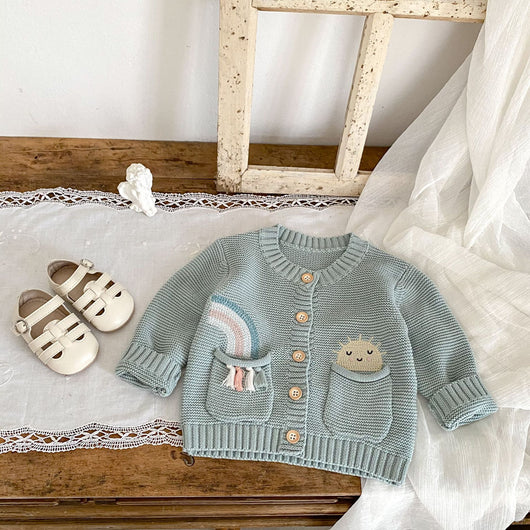Cardigan Infantil de Algodón con Patrón Arcoíris Bordado y Bolsillos Dobles - Image 13