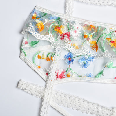 Conjunto de Lencería Premium de Tres Piezas con Bordado Delicado - Image 15