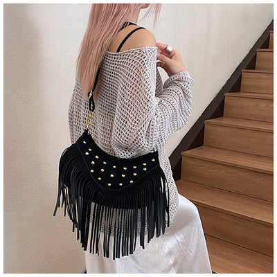 Bolsa Mensajera Retro Casual con Flecos y Remaches de Gran Capacidad - Image 12