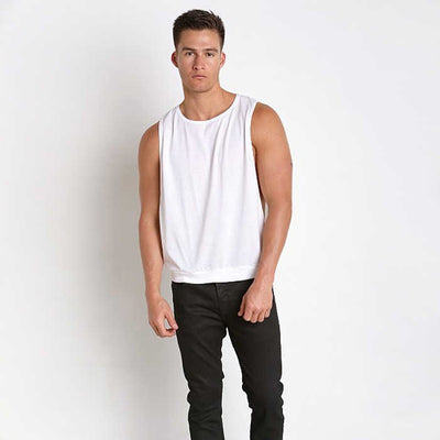 Musculosa Deportiva Suelta para Hombre con Abertura Lateral - Image 10
