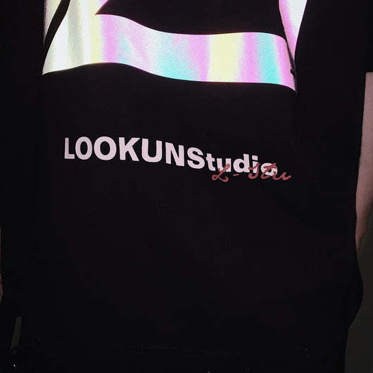 Camiseta Reflectante Láser Multicolor de Manga Corta - Image 10