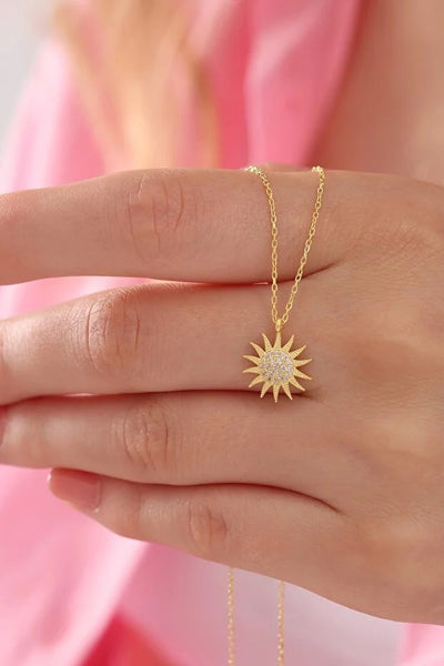 Collar Colgante Sol en Plata 925 Chapada en Oro con Circonita Blanca