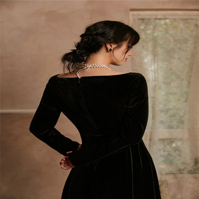 Vestido Retro de Terciopelo Negro con Aberturas Elegantes - Image 5