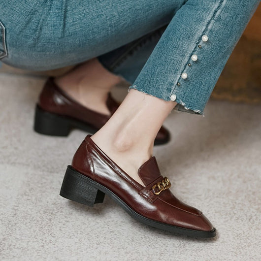Zapatos Marrones con Tacón Robusto y Punta Cuadrada con Cadena - Image 5